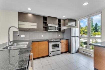 Photo 11 at 64 - 728 W 14th Street, Mosquito Creek, North Vancouver