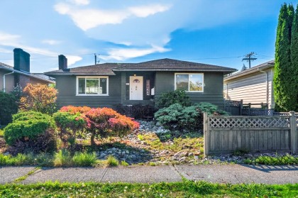 Photo 1 at 3232 W 16th Avenue, Arbutus, Vancouver West