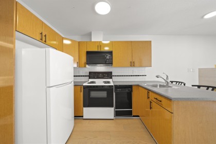 Photo 11 at 1610 - 939 Homer Street, Yaletown, Vancouver West