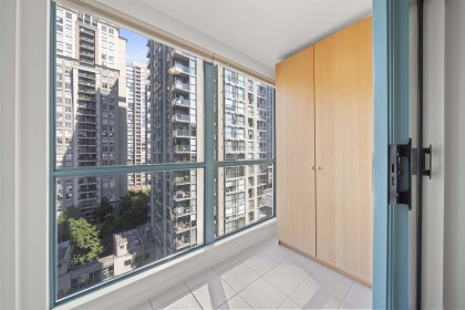 Photo 8 at 1610 - 939 Homer Street, Yaletown, Vancouver West
