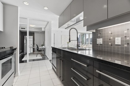 Photo 8 at 908 - 1408 Strathmore Mews, Yaletown, Vancouver West