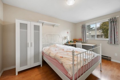 Photo 7 at 819 W 70th Avenue, Marpole, Vancouver West