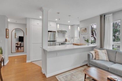 Photo 3 at 315 - 2020 W 8th Avenue, Kitsilano, Vancouver West