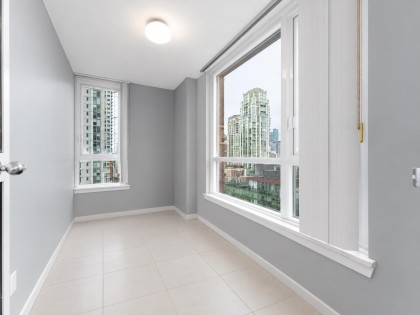 Photo 5 at 1206 - 388 Drake Street, Yaletown, Vancouver West