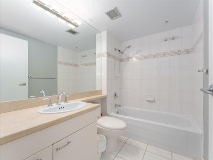 Photo 10 at 1206 - 388 Drake Street, Yaletown, Vancouver West