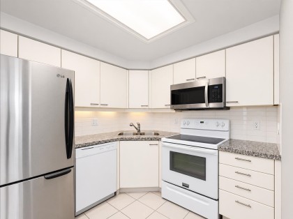 Photo 4 at 1206 - 388 Drake Street, Yaletown, Vancouver West