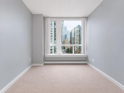 Photo 8 at 1206 - 388 Drake Street, Yaletown, Vancouver West