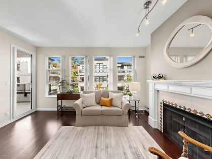 Photo 3 at 221 - 3769 W 7th Avenue, Point Grey, Vancouver West