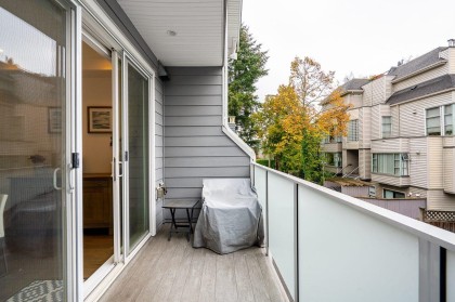 Photo 9 at 920 W 15th Avenue, Fairview VW, Vancouver West