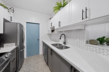 Photo 9 at 210 - 1924 Comox Street, West End VW, Vancouver West
