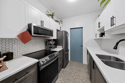 Photo 11 at 210 - 1924 Comox Street, West End VW, Vancouver West