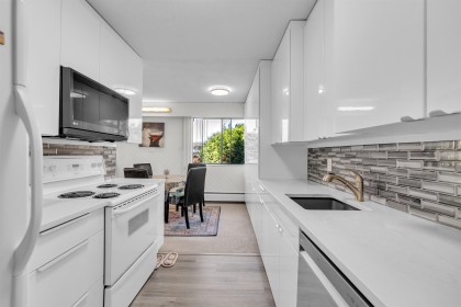 Photo 12 at 205 - 1610 Chesterfield Avenue, Central Lonsdale, North Vancouver