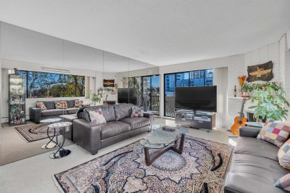 Photo 3 at 205 - 1610 Chesterfield Avenue, Central Lonsdale, North Vancouver