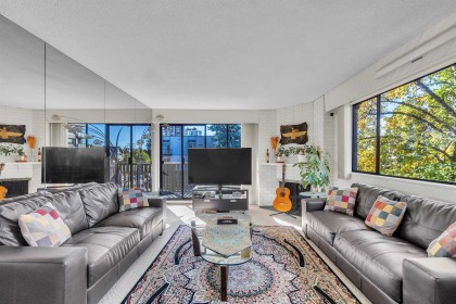 Photo 1 at 205 - 1610 Chesterfield Avenue, Central Lonsdale, North Vancouver