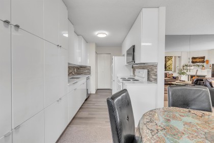 Photo 10 at 205 - 1610 Chesterfield Avenue, Central Lonsdale, North Vancouver