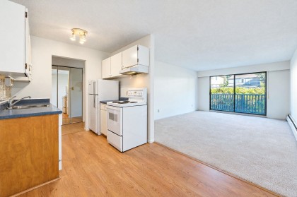 Photo 2 at 214 - 310 W 3rd Street, Lower Lonsdale, North Vancouver