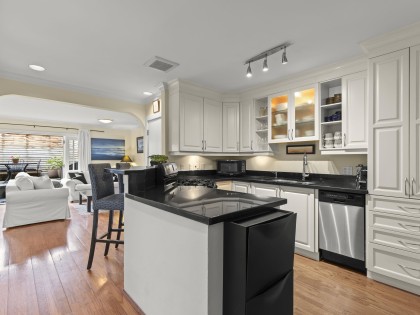 Photo 6 at 101 - 2535 York Avenue, Kitsilano, Vancouver West