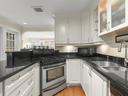 Photo 7 at 101 - 2535 York Avenue, Kitsilano, Vancouver West