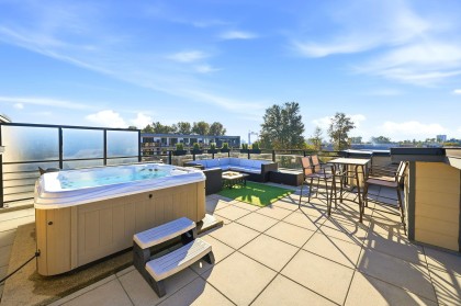 Photo 1 at 409 - 733 W 14th Street, Mosquito Creek, North Vancouver