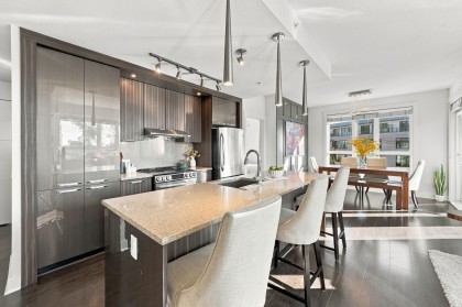 Photo 4 at 409 - 733 W 14th Street, Mosquito Creek, North Vancouver