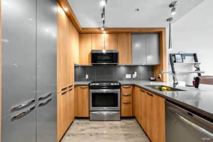 Photo 4 at 307 - 733 W 14th Street, Mosquito Creek, North Vancouver