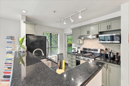 Photo 6 at 303 - 2015 Trafalgar Street, Kitsilano, Vancouver West