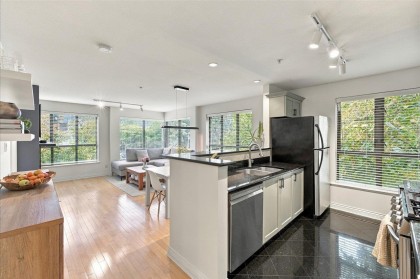 Photo 7 at 303 - 2015 Trafalgar Street, Kitsilano, Vancouver West