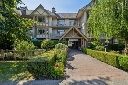 Photo 1 at 304 - 2059 Chesterfield Avenue, Central Lonsdale, North Vancouver
