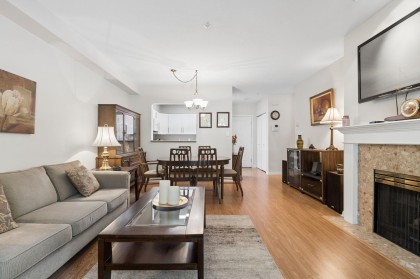 Photo 4 at 304 - 2059 Chesterfield Avenue, Central Lonsdale, North Vancouver