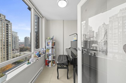 Photo 8 at 1506 - 1088 Richards Street, Yaletown, Vancouver West