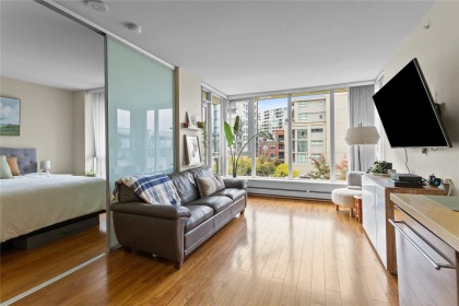 Photo 3 at 308 - 1833 Crowe Street, False Creek, Vancouver West
