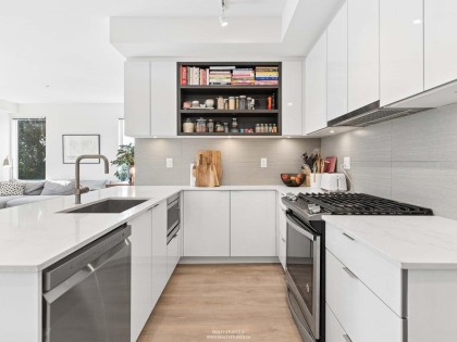 Photo 17 at 313 - 725 Marine Drive, Harbourside, North Vancouver