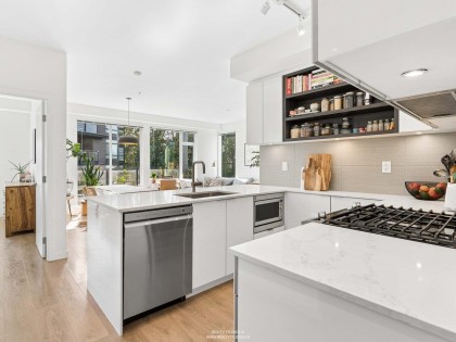 Photo 16 at 313 - 725 Marine Drive, Harbourside, North Vancouver