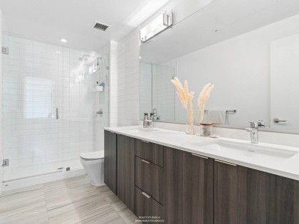 Photo 5 at 313 - 725 Marine Drive, Harbourside, North Vancouver