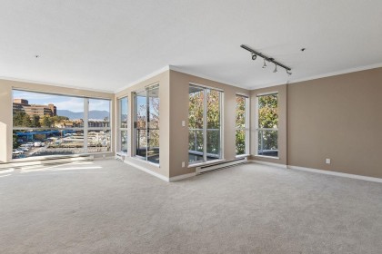 Photo 2 at 305 - 1551 Mariner Walk, False Creek, Vancouver West