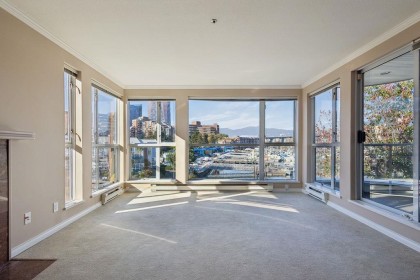 Photo 4 at 305 - 1551 Mariner Walk, False Creek, Vancouver West