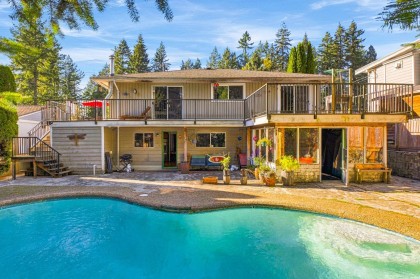 Photo 2 at 950 Tollcross Road, Windsor Park NV, North Vancouver