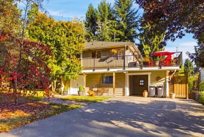Photo 1 at 950 Tollcross Road, Windsor Park NV, North Vancouver