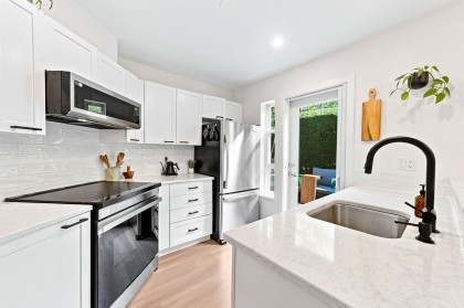Photo 8 at 101 - 657 W 7th Avenue, Fairview VW, Vancouver West