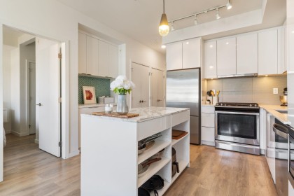 Photo 4 at 403 - 725 Marine Drive, Harbourside, North Vancouver