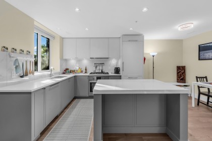 Photo 12 at 7637 Yukon Street, Marpole, Vancouver West