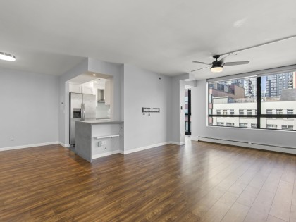 Photo 3 at 701 - 289 Drake Street, Yaletown, Vancouver West