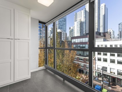 Photo 11 at 701 - 289 Drake Street, Yaletown, Vancouver West