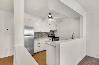 Photo 3 at 304 - 120 W 17th Street, Central Lonsdale, North Vancouver