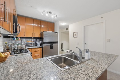 Photo 16 at 607 - 188 E Esplanade, Lower Lonsdale, North Vancouver