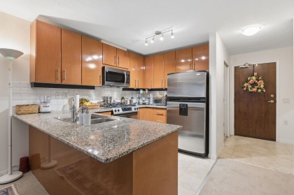 Photo 15 at 607 - 188 E Esplanade, Lower Lonsdale, North Vancouver