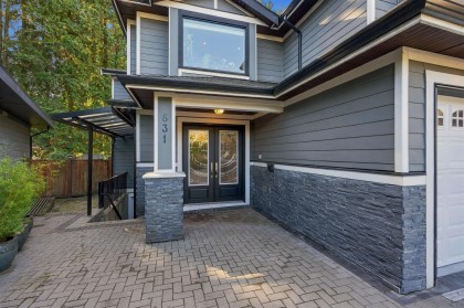 Photo 2 at 631 W 24th Close, Mosquito Creek, North Vancouver