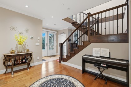 Photo 7 at 631 W 24th Close, Mosquito Creek, North Vancouver