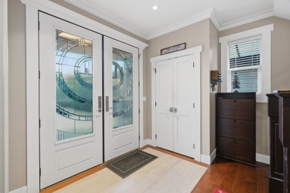 Photo 3 at 631 W 24th Close, Mosquito Creek, North Vancouver
