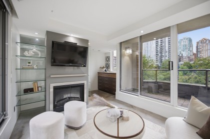 Photo 1 at 1182 Richards Street, Yaletown, Vancouver West